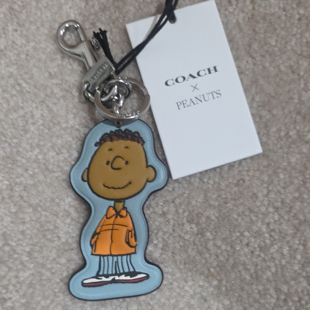 coach x peanuts franklin charm